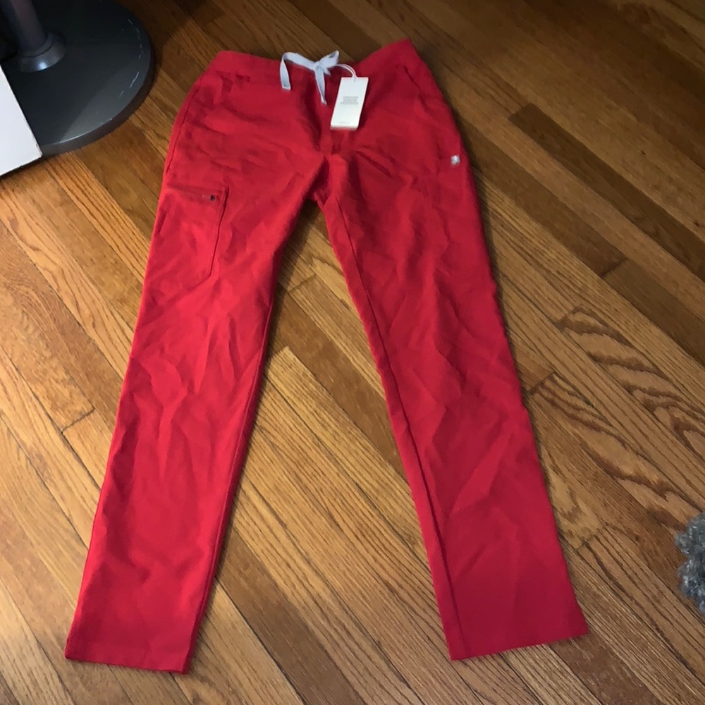 NWT YOLA Skinny scrub pants RED